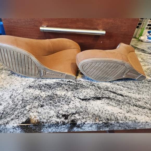 Shoes - Picture 4 of 4